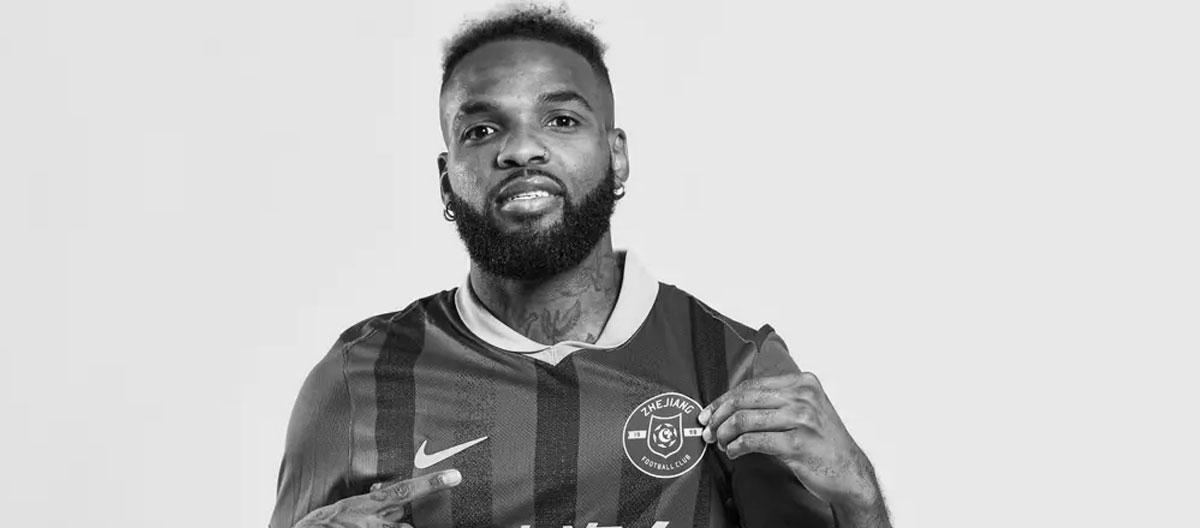 Zhejiang's foreign player Aaron Boupendza jumped from his rented house and died at the age of 28..