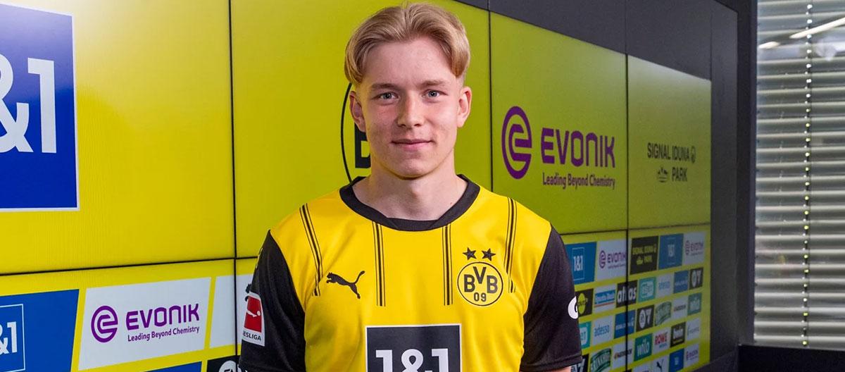Borussia Dortmund officially bought out ownership of on-loan Sweden international defender Daniel Svensson from Nordsjælland..