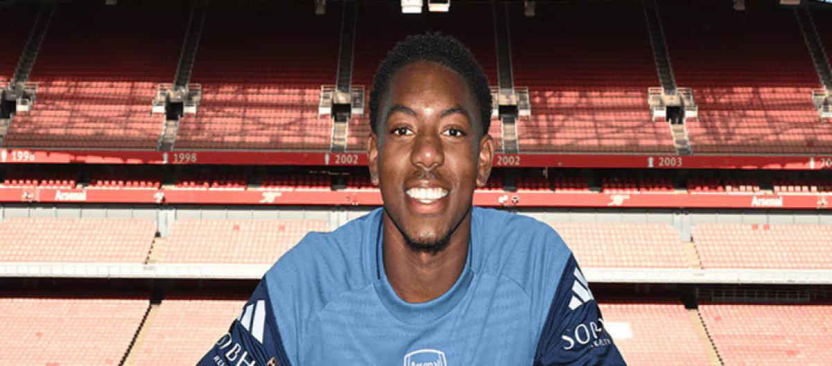 Official: Arsenal complete contract extension with 18-year-old left-back Lewis Skelly