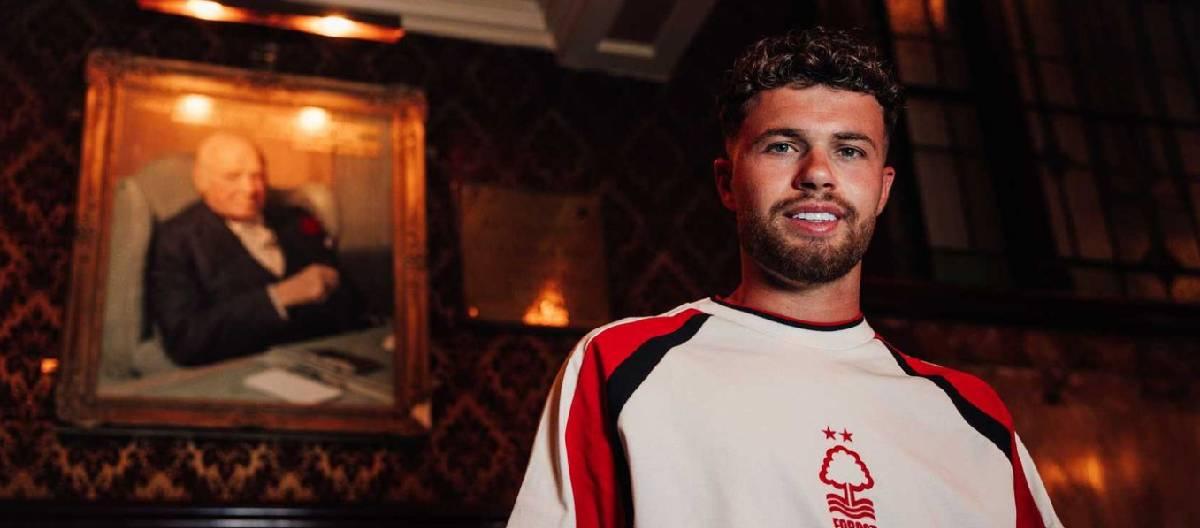 Neco Williams has signed a new contract with Nottingham Forest, keeping him at the club until the summer of 2029