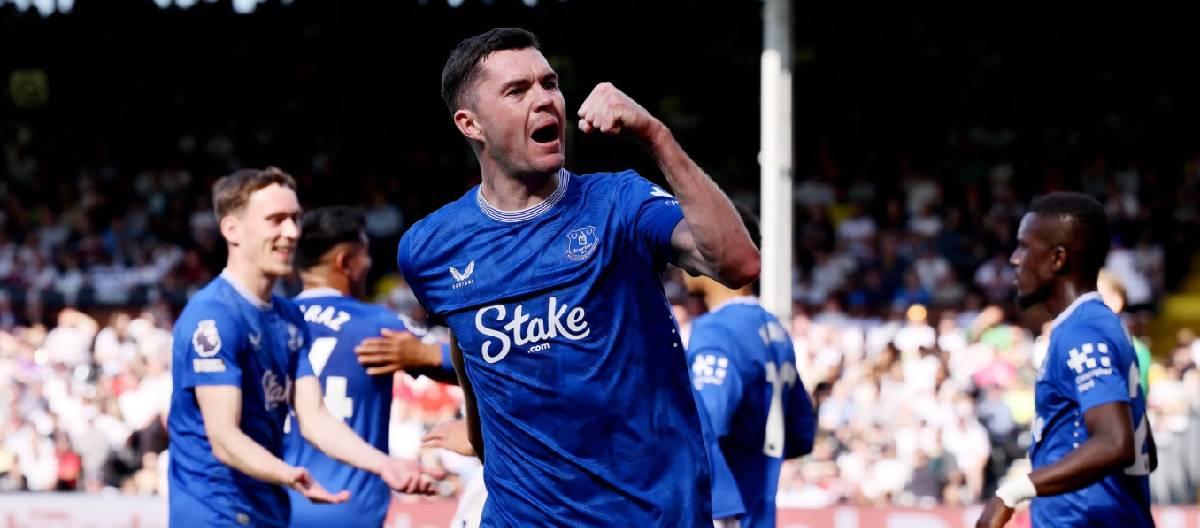 Michael Keane signs new Everton contract until 2026