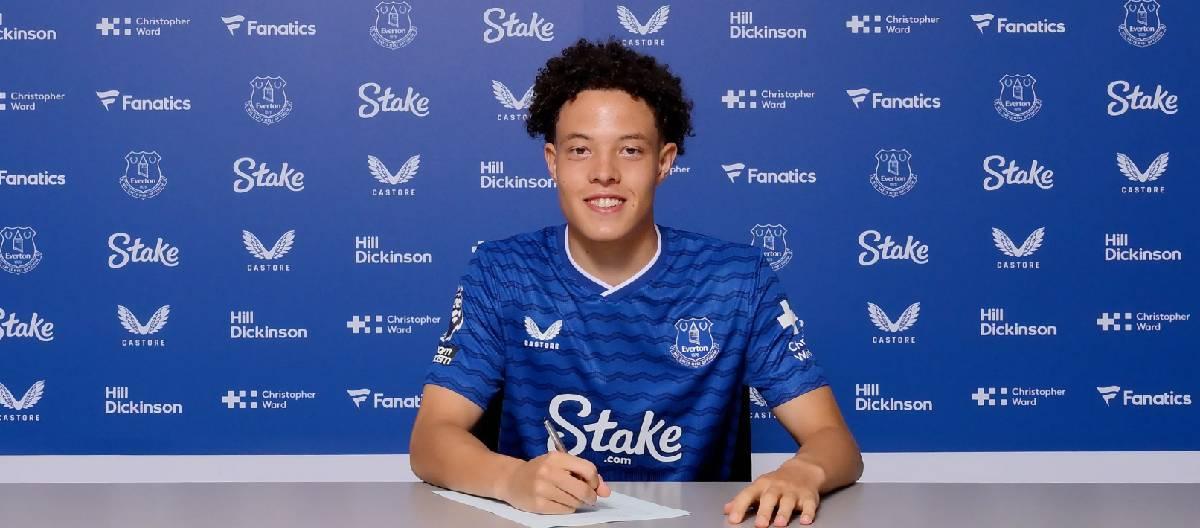 Isaac Heath signs new contract with Everton, keeping him at the club until 2027