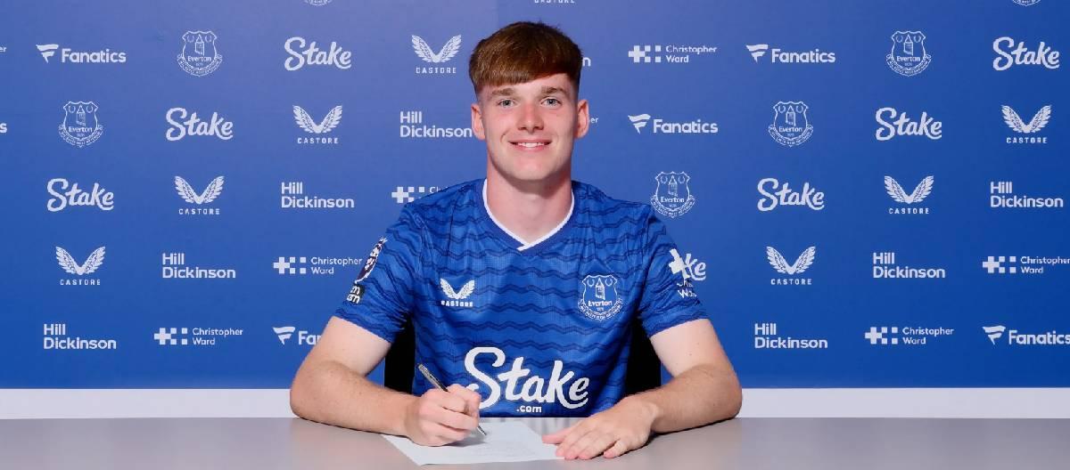 Callum Bates signs new Everton contract until 2027