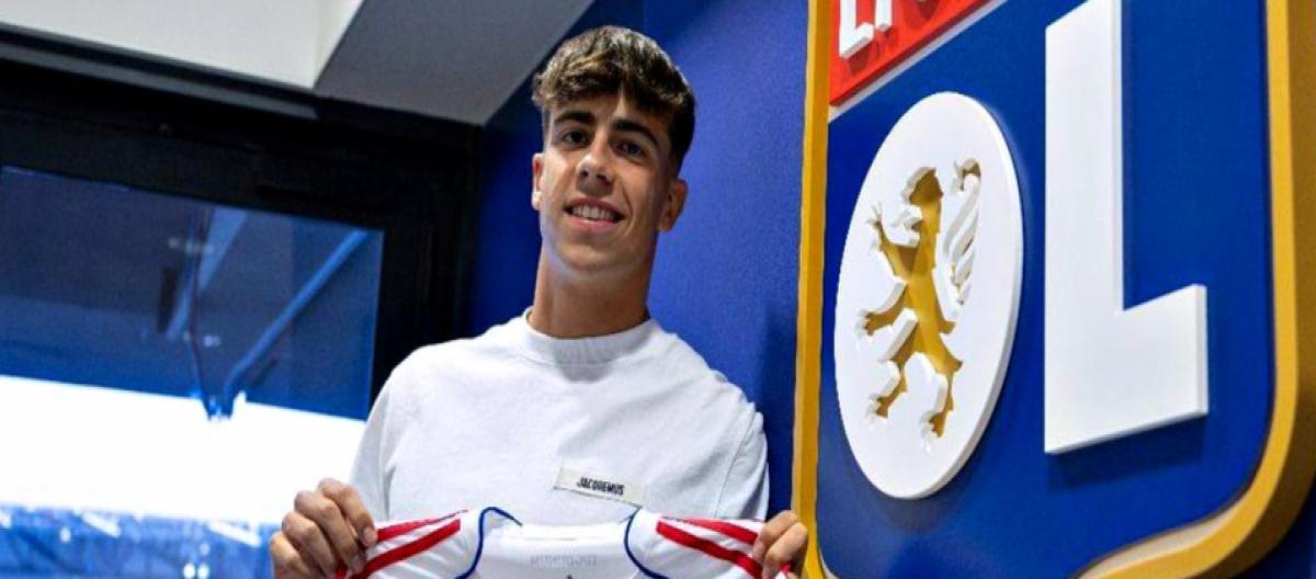 Lyon officially announced the signing of Portuguese winger Alfonso Moreira for a transfer fee of 2 million euros