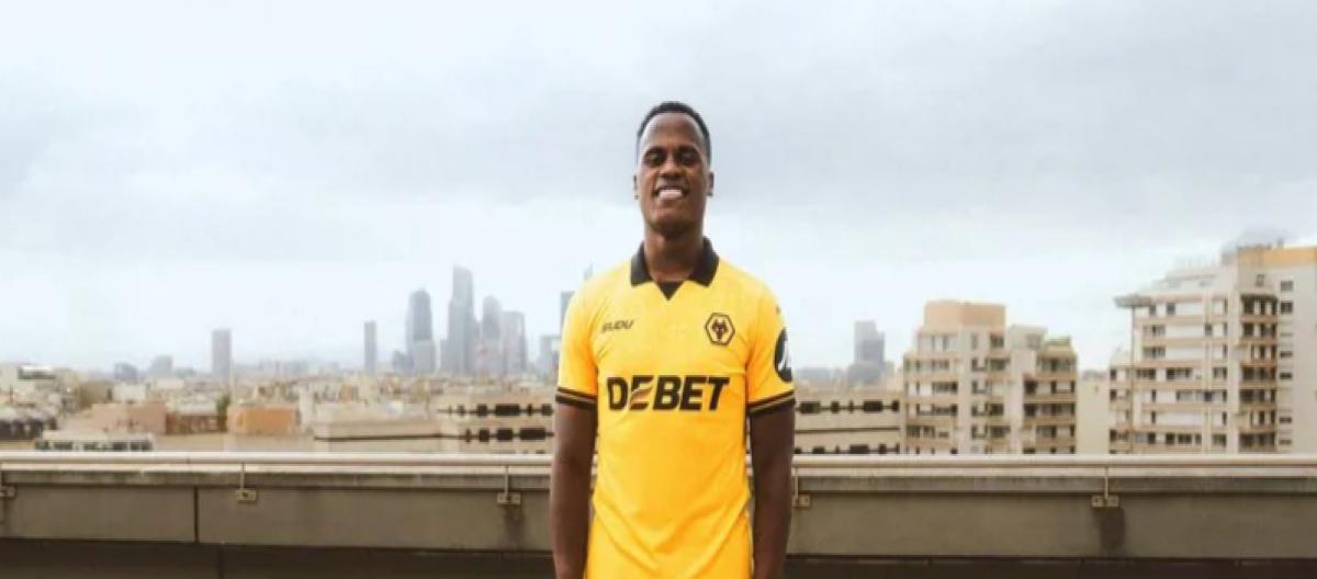 Colombian attacker John Arias officially joins Wolves and will wear the No. 10 jersey