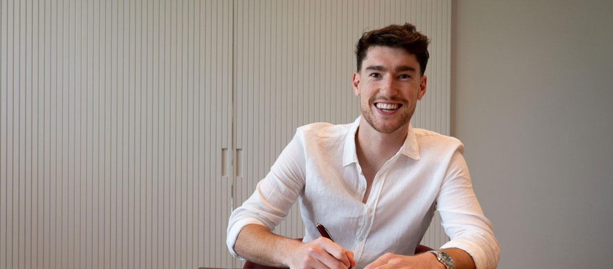 Torino officially announce the signing of Sporting Clube de Portugal's Uruguay international goalkeeper Franco Israel..
