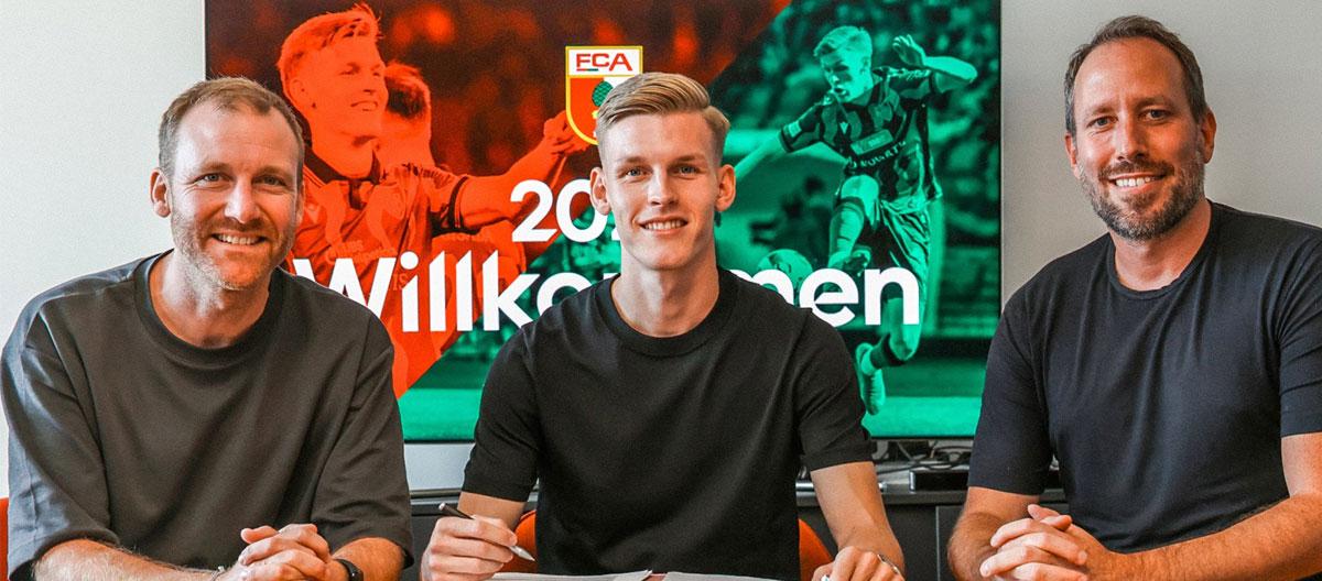 Augsburg officially announce the signing of Basel's Germany U21s winger Anton Kade..