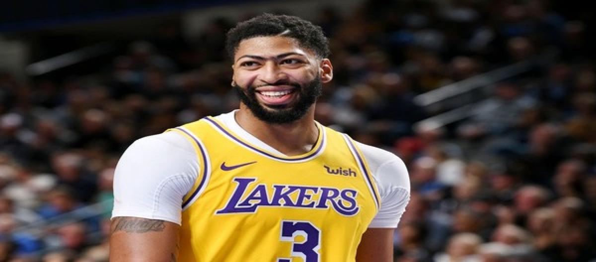 Davis returns to practice as the Mavericks' new season roster takes shape