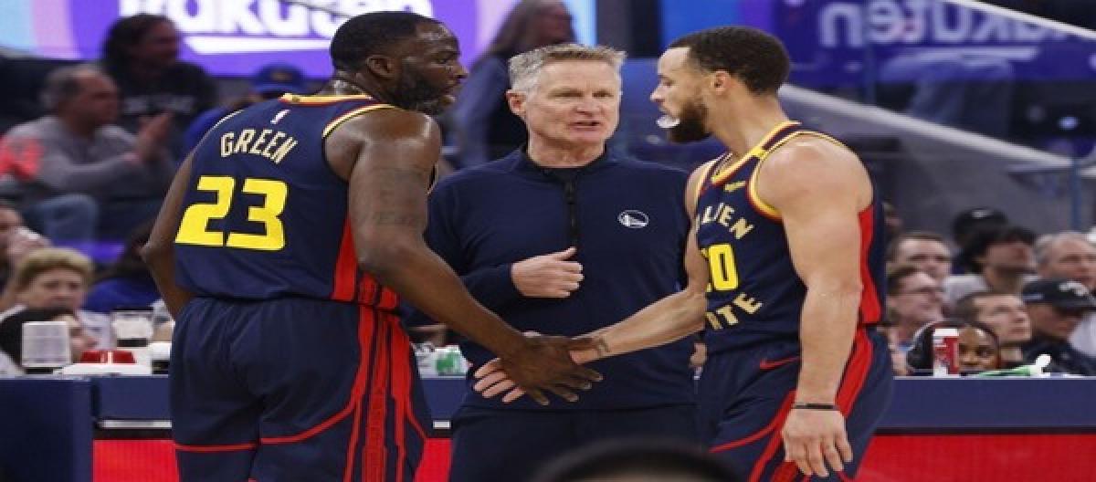 Warriors welcome new season, Kerr calmly facing contract challenges
