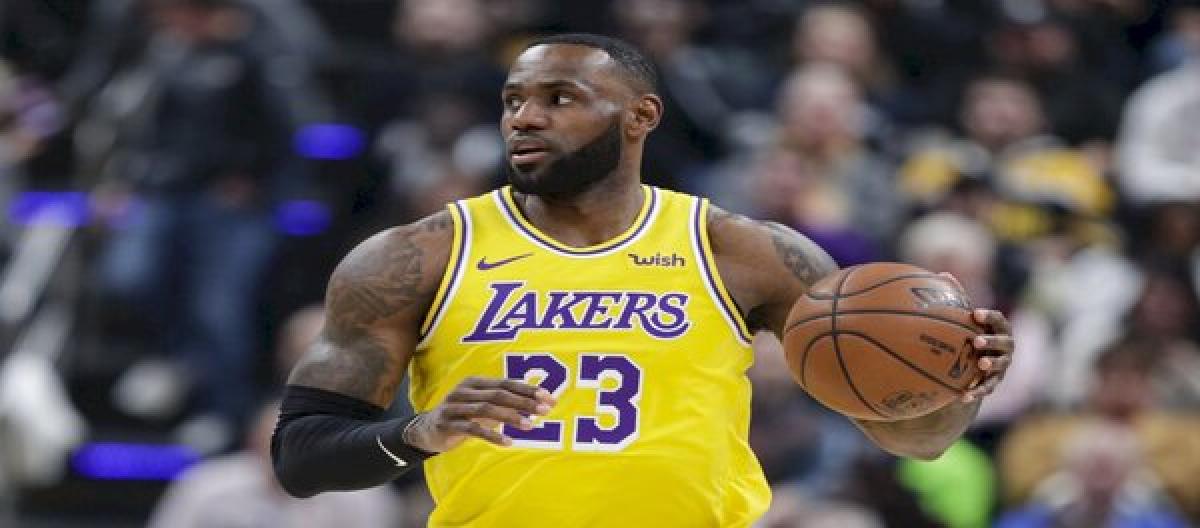 LeBron James expected to miss all preseason games with hip injury