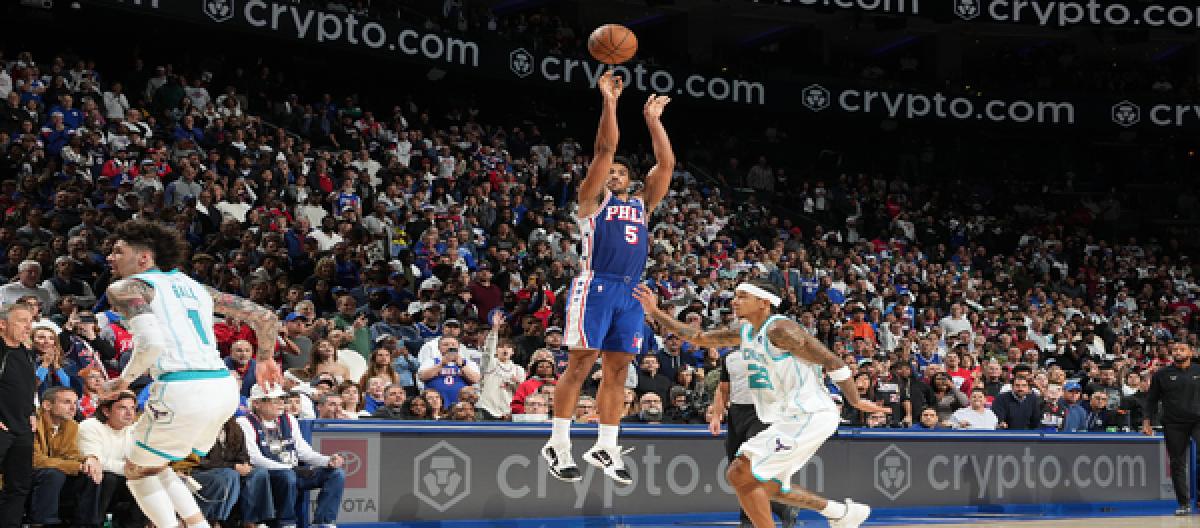 Maxey's 28 points and 9 rebounds led the 76ers to a 125-121 comeback victory over the Hornets
