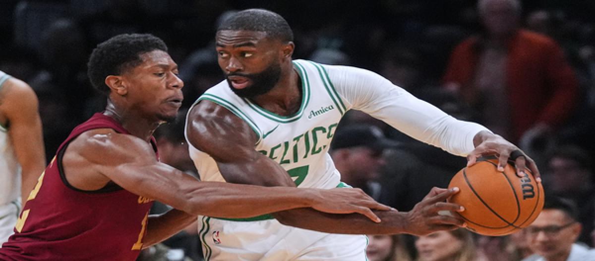 Brown explodes for 30 points as Celtics defeat Cavaliers 125-105.