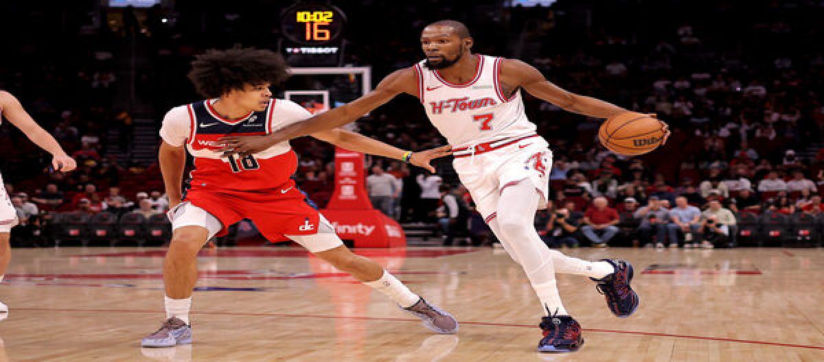 Durant scores 23 points, Shen Jing adds 16 points, 13 rebounds, and 6 assists as the Rockets easily defeat the Wizards 135-112.