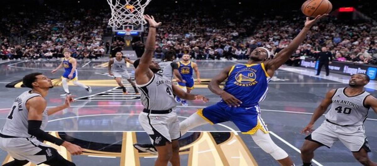 Curry scored 49 points as the Warriors narrowly defeated the Spurs 109-108.