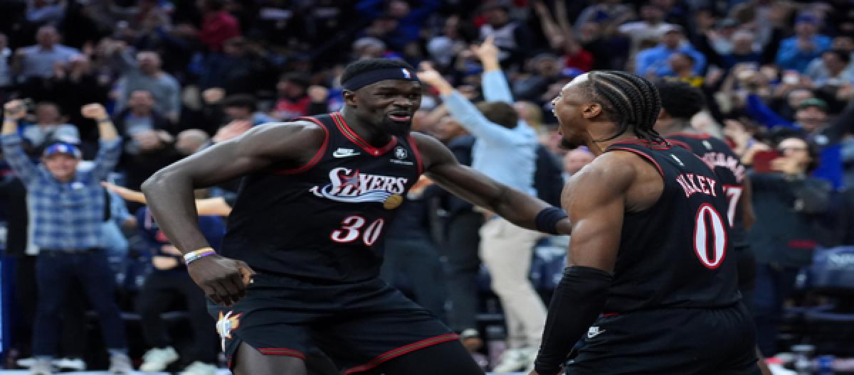 Maxi's 35 points saved the day as the 76ers defeated the Warriors 99-98.