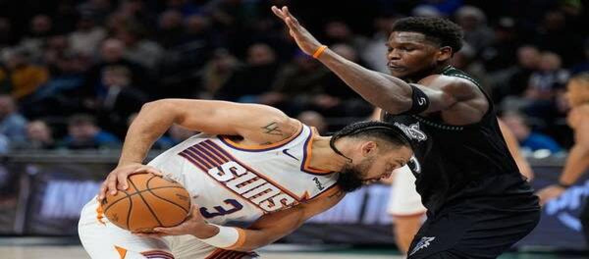 Edwards' 40-point outburst wasn't enough to save the Suns from a narrow 108-105 victory over the Timberwolves.