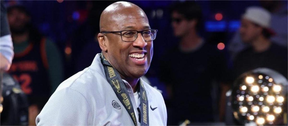 Mike Brown, who won the NBA Cup, praised the Knicks for their outstanding teamwork.