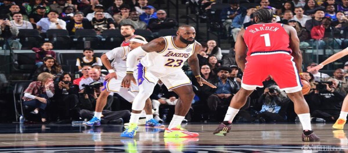 LeBron James' 36 points weren't enough to save the Clippers from a 103-88 victory over the Lakers. LeBron James' 36 points weren't enough to save the Clippers from a 103-88 victory over the Lakers.