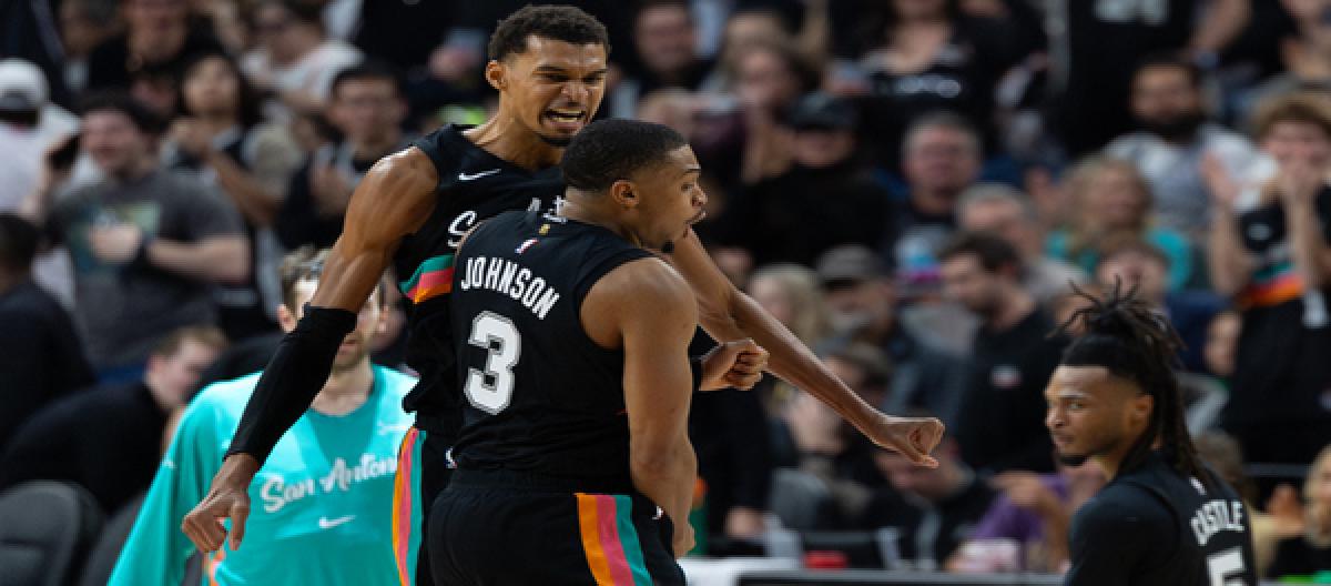 Shai Gilgeous-Alexander's 33 points weren't enough to secure a 130-110 victory for the Spurs over the Thunder.