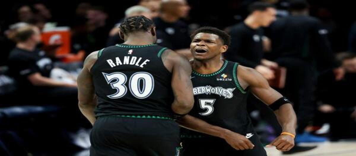Edwards' 26 points led the Timberwolves to a 122-94 victory over the Heat.
