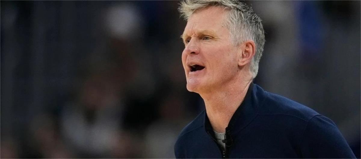 Steve Kerr praised the defensive impact of the bench players.
