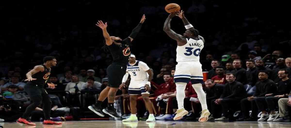 Randle scored 28 points as the Timberwolves defeated the Cavaliers 131-122.