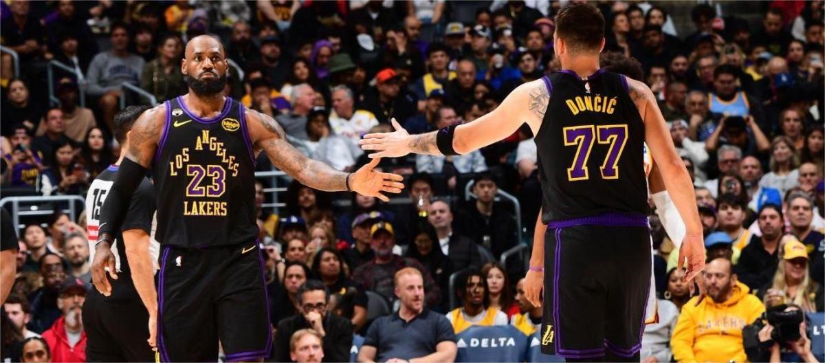 Lakers beat Hawks; Redick says mutual trust is the foundation of their performance.