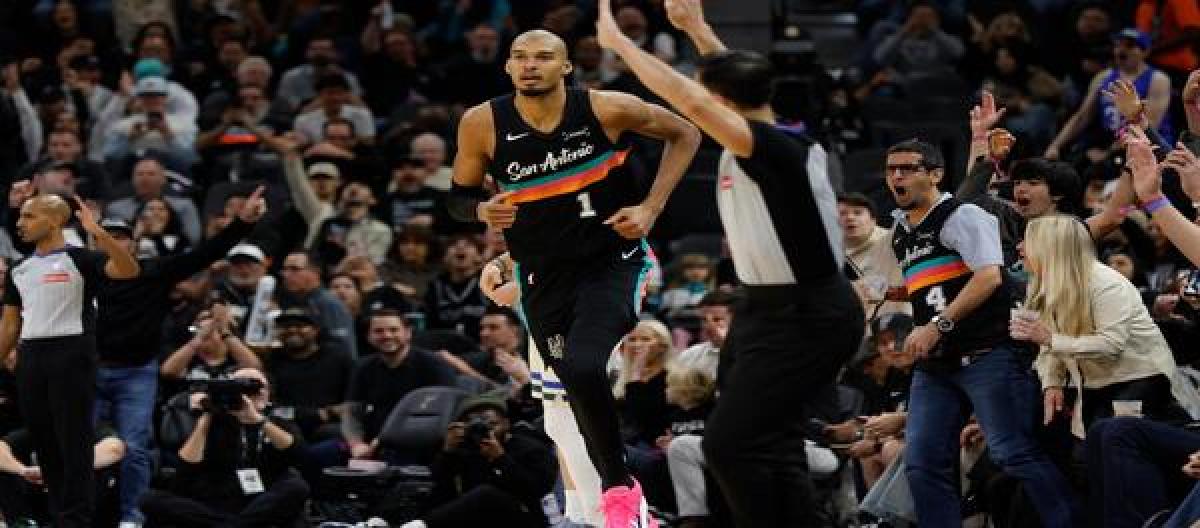 Wimbledon and Yamaba scored 22 points to save the Spurs from a 119-101 victory over the Bucks.