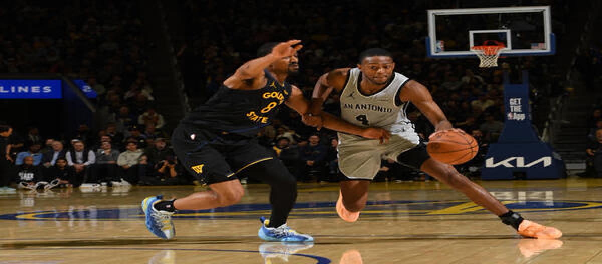 Fox scored 27 points and Wimbledon added 26, as the Spurs defeated the Warriors 126-113.