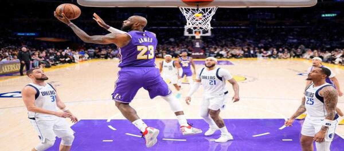 LeBron James' 28 points secured a 124-104 victory for the Lakers over the Mavericks.