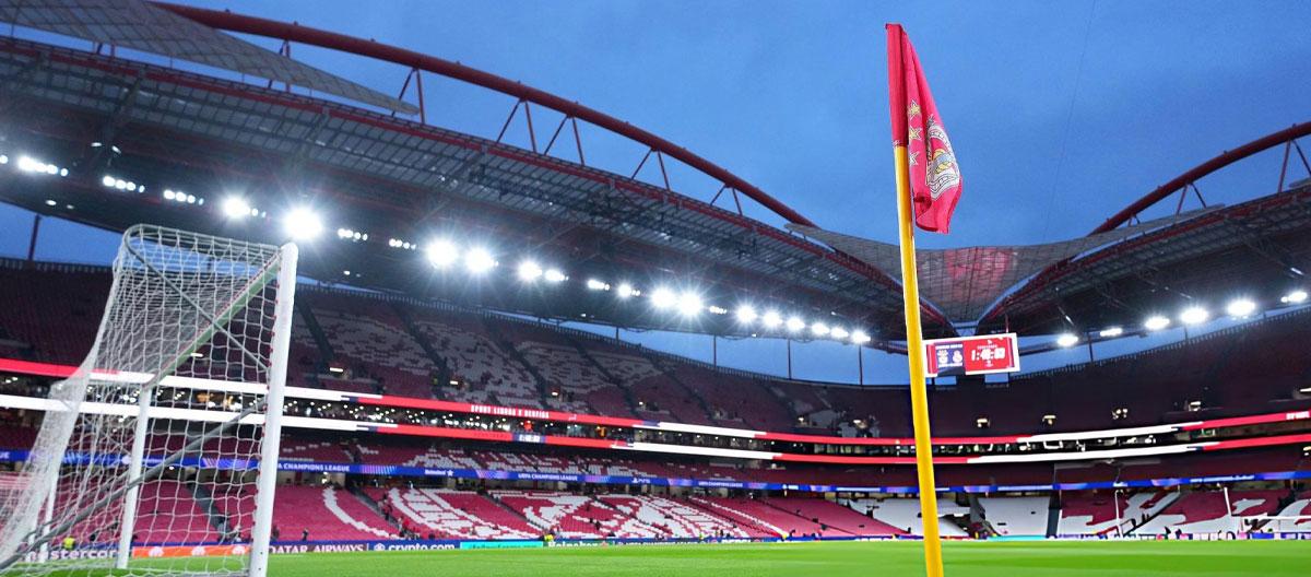 Five fully paid Benfica members have their memberships ttemporarily suspended due to alleged planning of racist activities..
