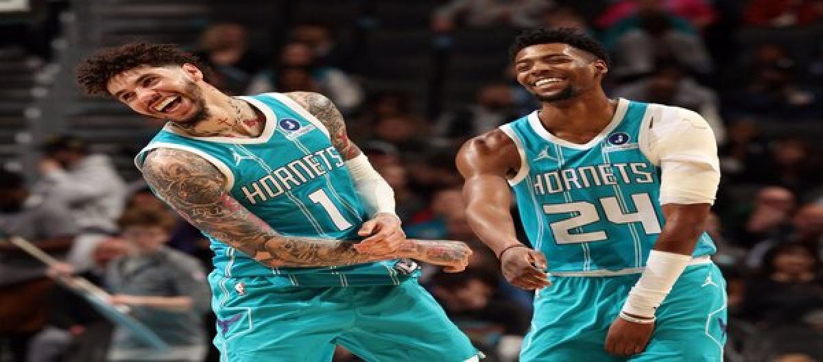 米勒17分鲍尔15分 黄蜂以117-90大胜独行侠