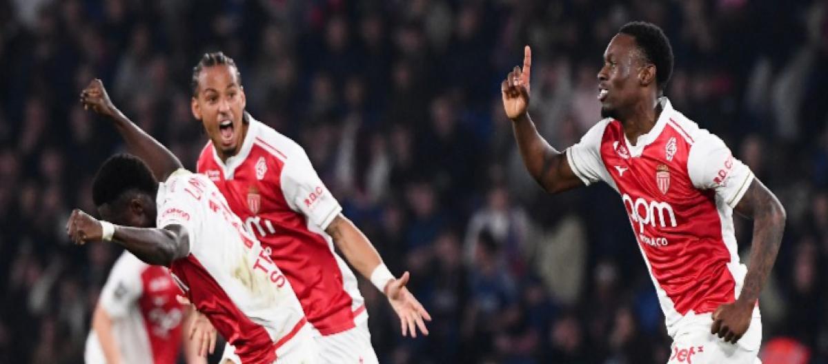 Ligue 1 – Balogun scores and assists, Barcola's goal isn't enough to save Paris Saint-Germain; they lose 1-3 to Monaco but remain top of the table.
