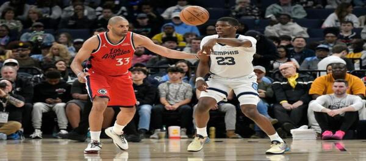 Leonard's 28-point outburst gave the Clippers a narrow 123-120 victory over the Grizzlies.