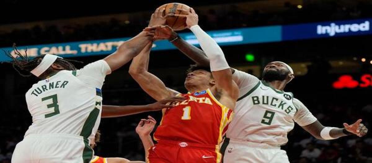 麦科勒姆30分闪亮全场 老鹰以122-99轻取雄鹿