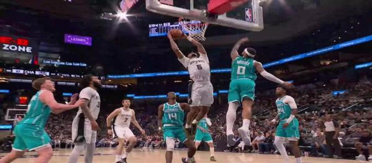 With Wabanjama returning and contributing 32 points, the Spurs defeated the Hornets 115-102.