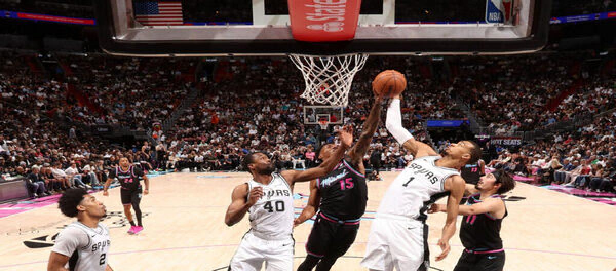 Wimbledon and Yamaba exploded for 26 points as the Spurs easily defeated the Heat 136-111.