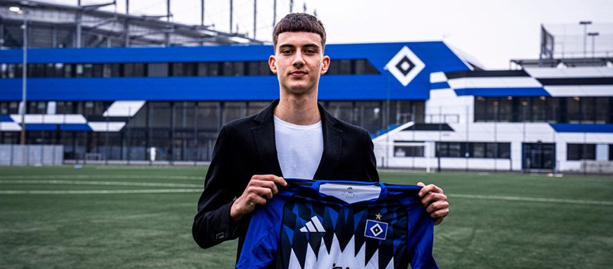 Hamburg officially announce the signing of  MTK Budapest's Hungary U19s international striker wonderkid Andrej Vasiljević..