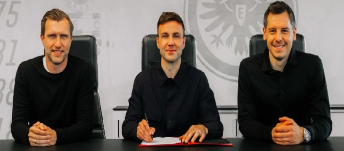 Official: Eintracht Frankfurt extends contract with 33-year-old veteran Mario Götze until June 2028.