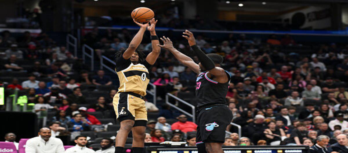 Carrington scored 30 points in a losing effort as the Heat defeated the Wizards 140-117.