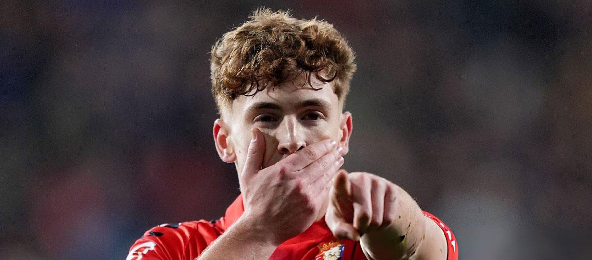 Barcelona and Real Madrid are closely monitoring Osasuna winger Víctor Muñoz..