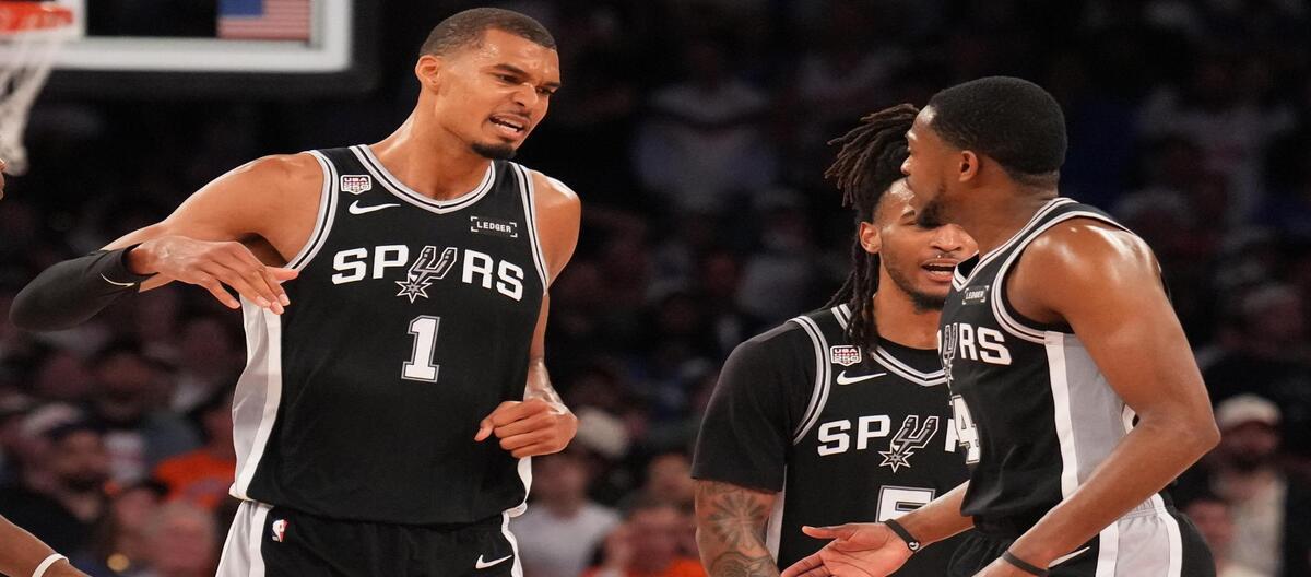 In Game 3, the Spurs erupted as they narrowly defeated the Knicks, pulling one back in the series. In Game 3, the Spurs erupted as they narrowly defeated the Knicks, pulling one back in the series.