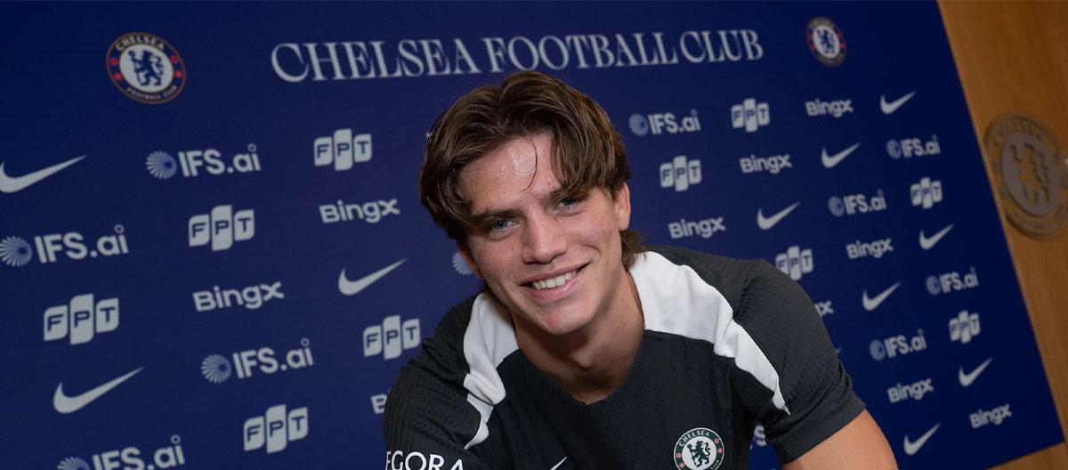 Chelsea officially announce the signing of Atalanta's Italy international right wing-back wonderkid Marco Palestra..