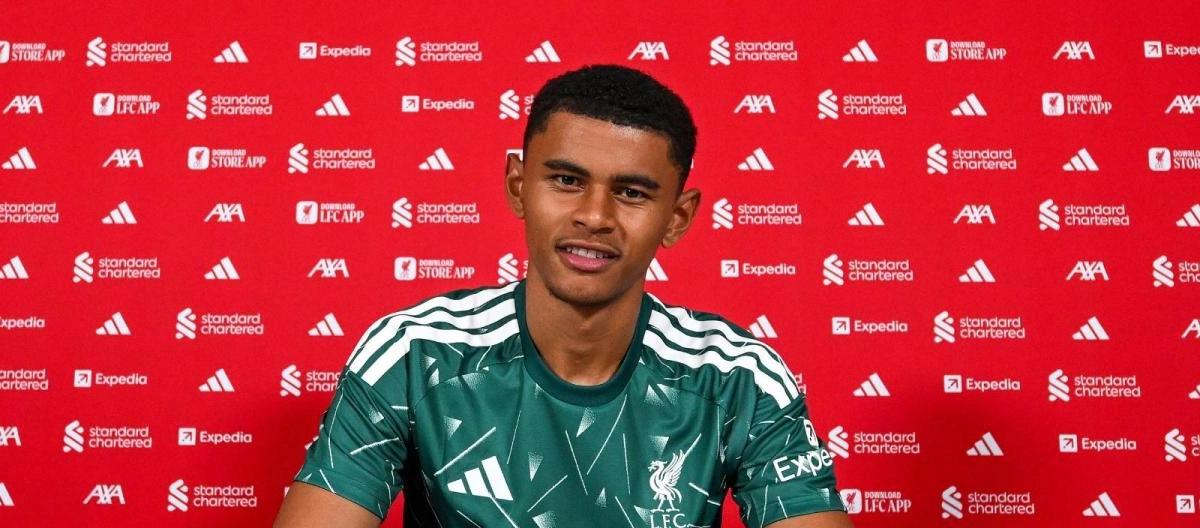 Liverpool officially announce the signing of Genk's U19s international goalkeeper wonderkid Lucca Brughmans..