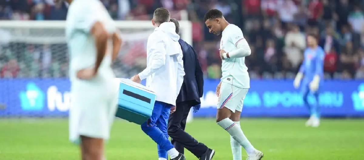Kylian Mbappe suffered a knee injury during the match.
