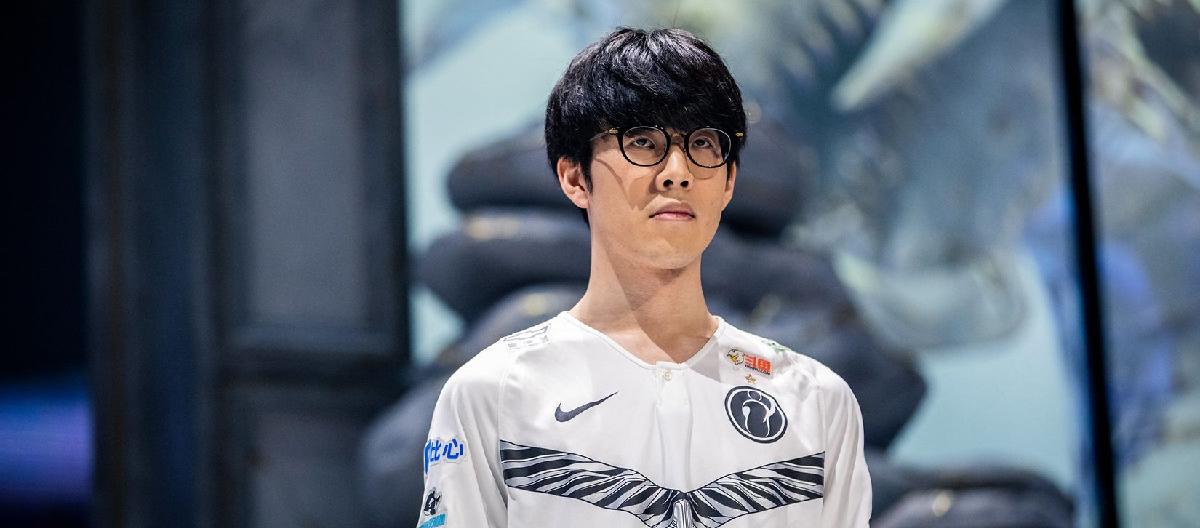 League of Legends: After failing to reach the finals, LPL announced that it will design special chroma skins for the four teams, prompting netizens to joke that the official team is short of