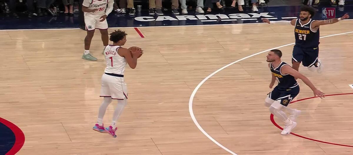 Blazier's 22 points weren't enough to save the Clippers from a 122-110 victory over the Nuggets.