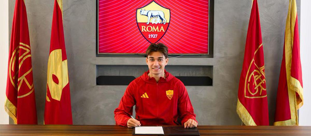 Official: Roma extend the contract of 19-year-old right-back Luli until 2031. Official: Roma extend the contract of 19-year-old right-back Luli until 2031.