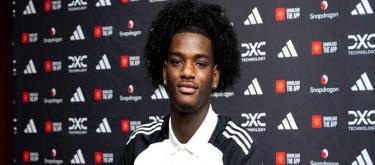 Manchester United officially announce the signing of Arsenal's England U19s international defender wonderkid Ayden Heaven..