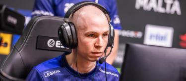 CS2: EliGE exploded in the quick question and answer session. S1mple is the player whose mentality is most likely to explode.